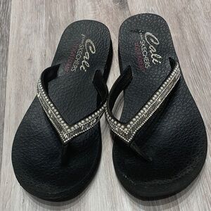 Skechers Cali Yoga Foam Sandals – Black Beaded Strap | Comfy Casual